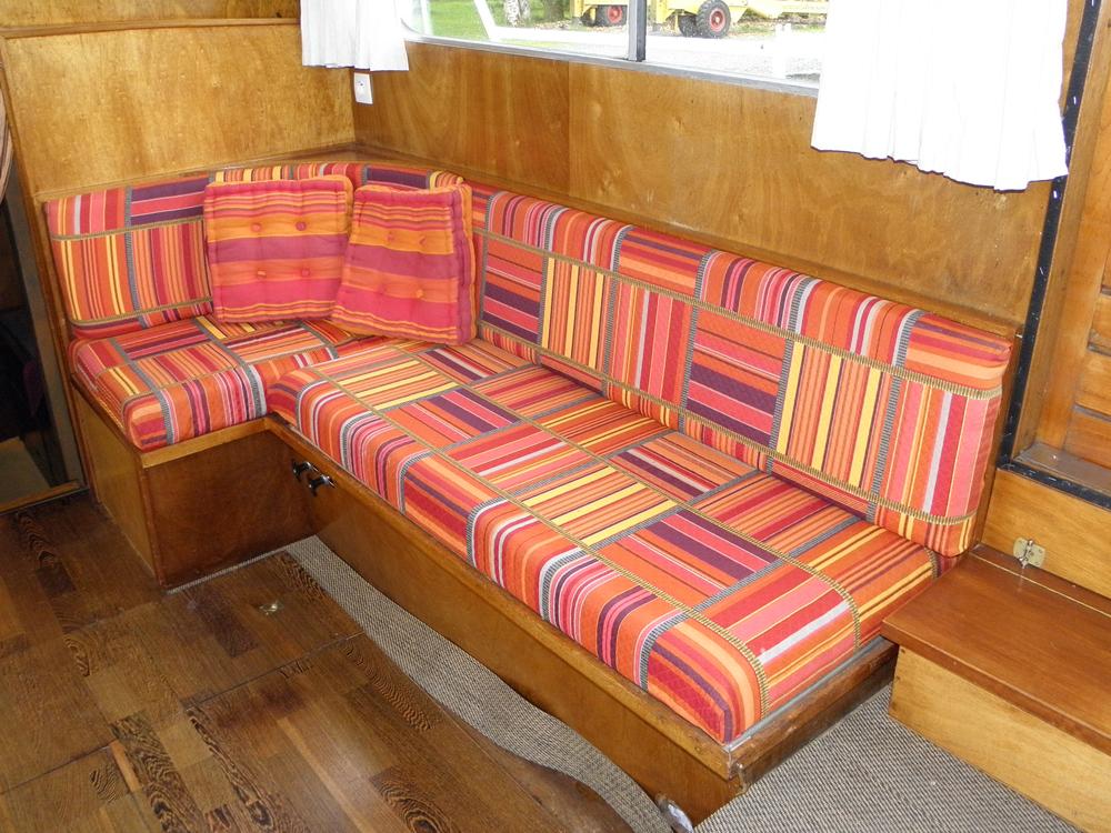 Saloon, Accommodation